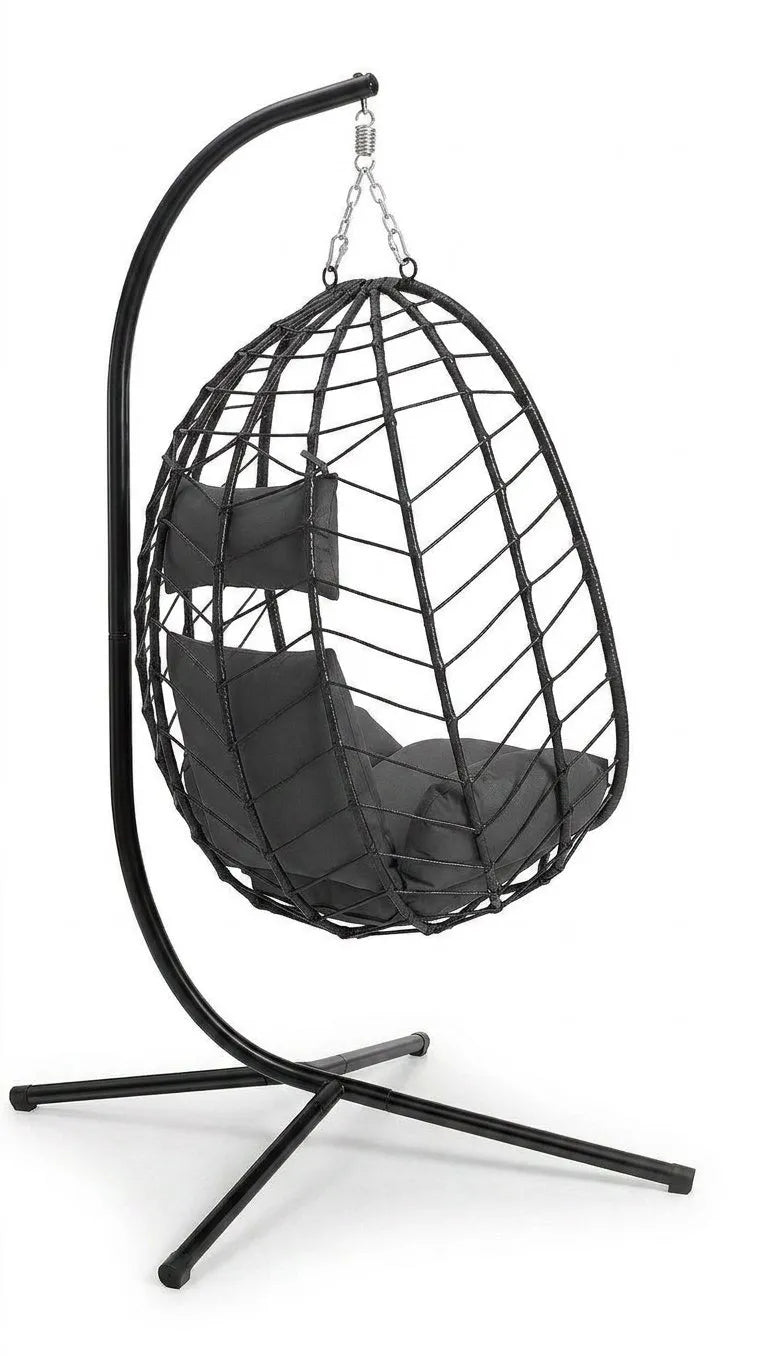 Fauteuil suspendu noir sur pied en métal, structure en treillis et coussins