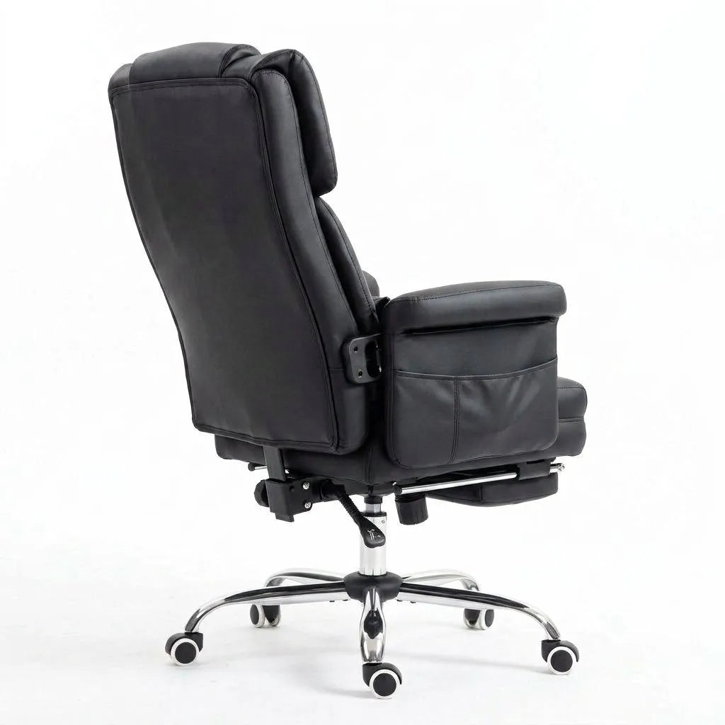 Fauteuil de bureau massant noir, vue de profil, repose-pieds, accoudoir et dossier rembourrés.