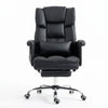 Fauteuil de bureau massant noir avec repose-pieds, dossier haut et accoudoirs rembourrés.