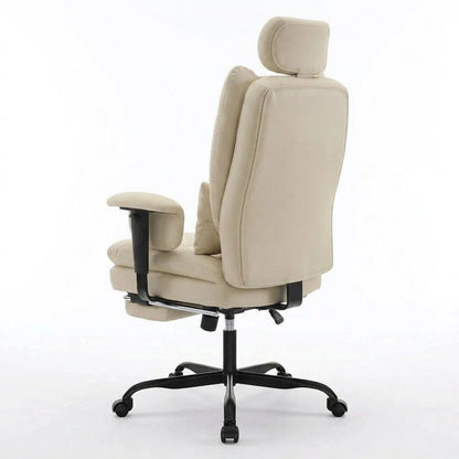 Fauteuil de bureau beige avec dossier haut, accoudoirs et repose-pieds, piétement à roulettes