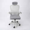 Fauteuil de bureau gris clair avec accoudoirs escamotables et appui-tête