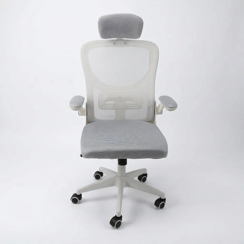 Fauteuil de bureau gris clair avec accoudoirs escamotables et appui-tête