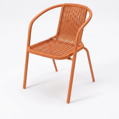 Fauteuil de jardin orange en résine tressée, dossier et assise ajourés