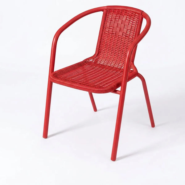 Fauteuil de jardin rouge en résine tressée, assise et dossier côtelés