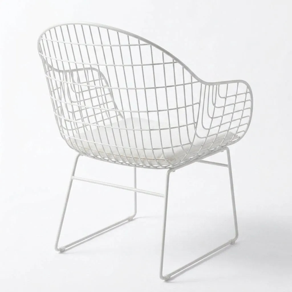Fauteuil de jardin à bascule pliable, structure métal blanche, assise ajourée, vue de face.