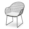 Fauteuil de jardin à bascule pliable, structure métal noire, coussin blanc, vue de face.