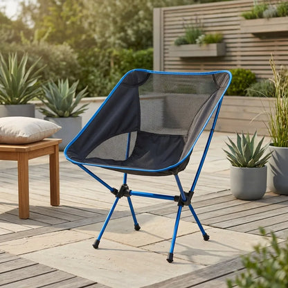 Fauteuil de jardin pliant bleu, toile noire et mesh gris, structure aluminium, pieds repliables.