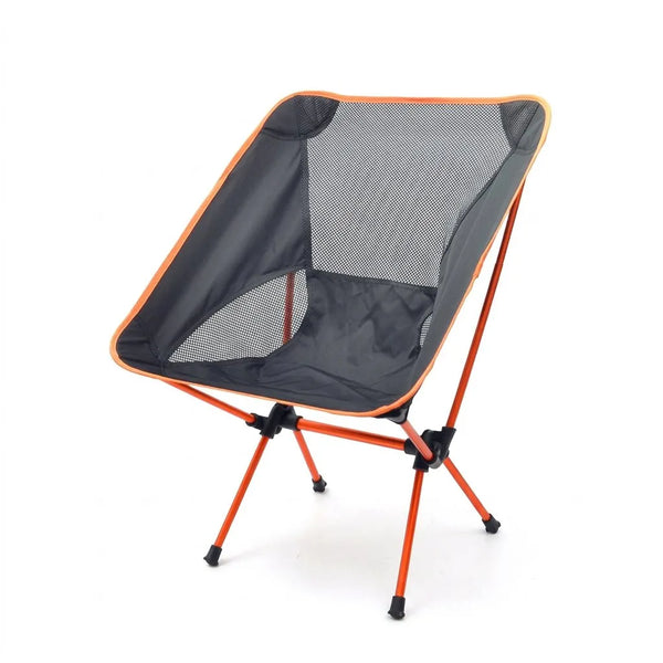 Fauteuil pliant orange, toile noire avec panneaux mesh gris, pieds repliables antidérapants.