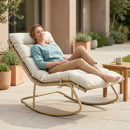 Fauteuil de jardin à bascule avec coussins beiges et structure acier doré