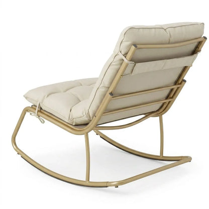 Fauteuil de jardin à bascule, dossier incliné, coussins beiges et acier doré