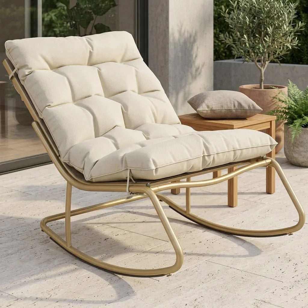 Fauteuil de jardin à bascule, coussins beiges et structure acier doré