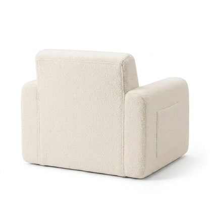 Fauteuil enfant en tissu laineux blanc cassé, assise et accoudoirs rembourrés