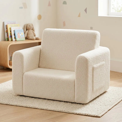 Fauteuil enfant en tissu blanc cassé, dossier haut et accoudoirs carrés