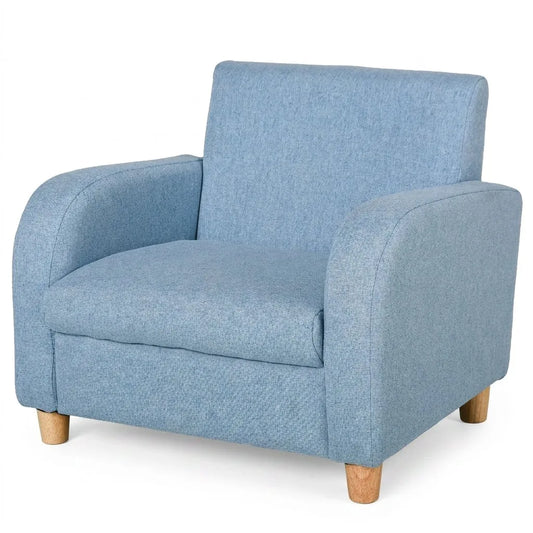 Fauteuil enfant en lin bleu, accoudoirs et dossier hauts, pieds en bois.