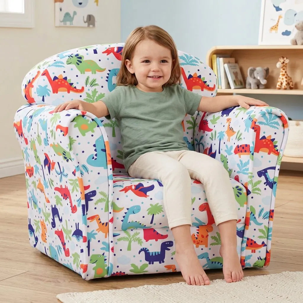 Fauteuil enfant à motifs dinosaures avec dossier arrondi, enfant assis confortable.
