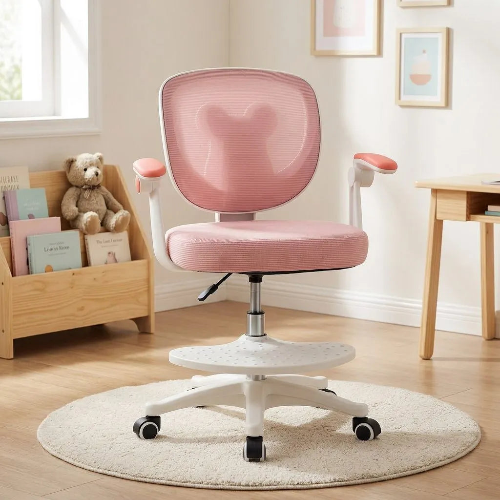 Fauteuil enfant rose à base blanche sur roulettes, assise rembourrée et dossier en mesh