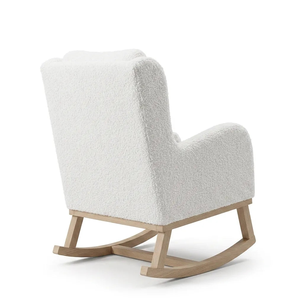 Fauteuil basculant en tissu blanc cassé, accoudoirs et base en bois incurvée
