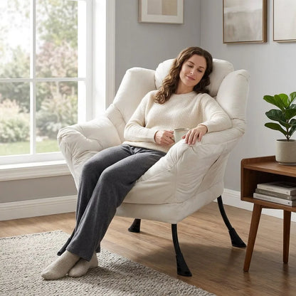 Fauteuil relax rembourré clair avec assise profonde et pieds noirs en métal