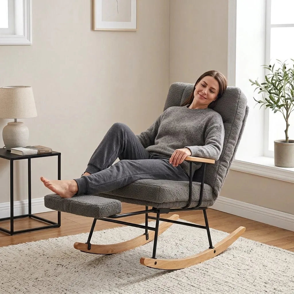 Fauteuil relax gris avec repose-pieds, dossier haut et assise rembourrée