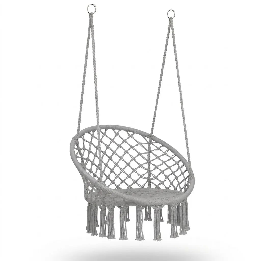 Fauteuil suspendu ovale en filet tressé gris, franges au bas, deux cordes.