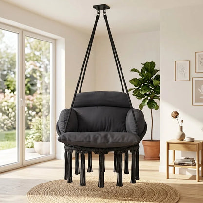 Fauteuil suspendu en macramé sombre avec coussin rembourré et longues franges