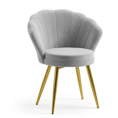 Fauteuil gris avec dossier capitonné arrondi et pieds métalliques dorés.