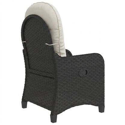 Fauteuil de jardin inclinable en résine tressée noire, coussins beige clair, accoudoirs arrondis.
