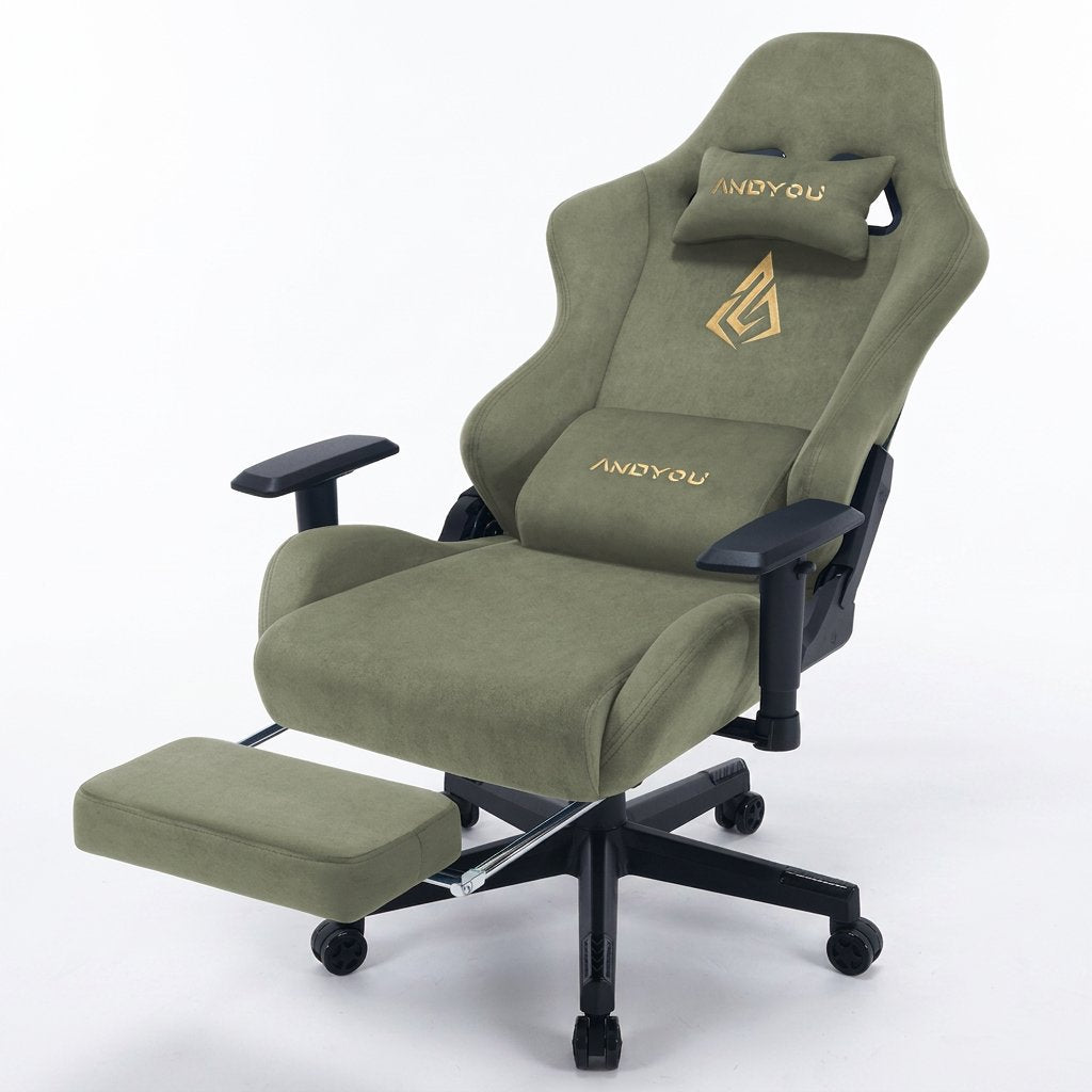 Fauteuil de bureau avec repose-pieds, tissu vert olive, accoudoirs réglables apparents.